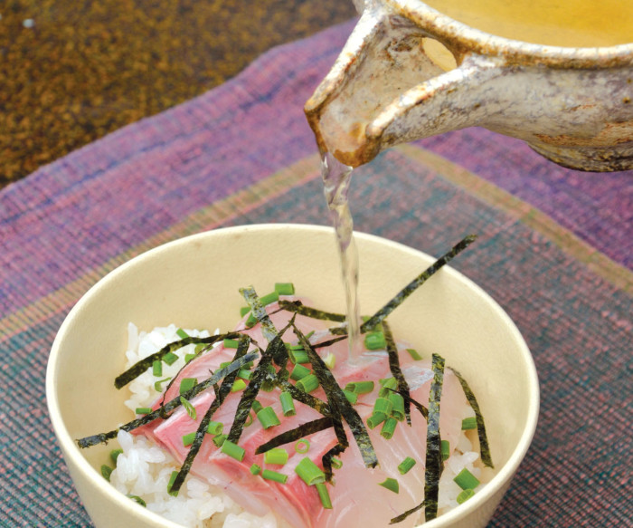 yellowtail sashimi over rice