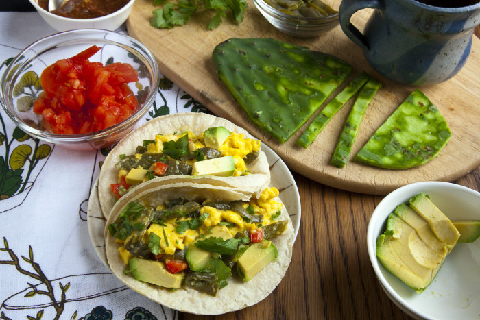 nopales con huevo tacos