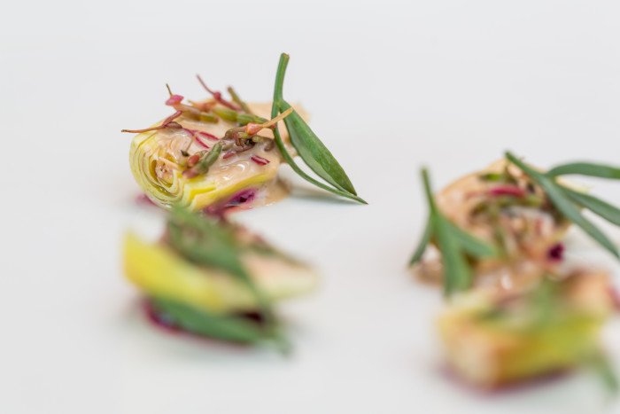 Castraura di Mazzorbo, rapa rossa, emulsione di teste di scampi, salicornia e salsola soda - Photo ©Mattia Mionetto