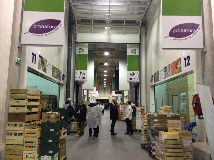 The just-opened organic pavillon sells not only fruits and vegetables, but prepared foods as well. (Photo credit: Katie Chang)