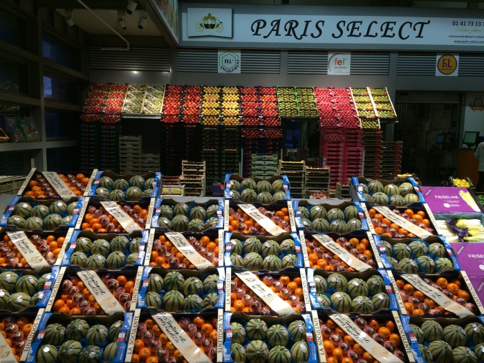 Produce at the fruit and vegetable pavillon is meticulously arranged by color. Some vendors go as far as to create patterns with their displays, for an extra eye-catching effect. (Photo credit: Katie Chang)