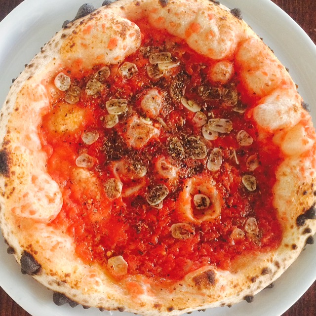 The Mo features dough, sauce, garlic, oregano (no cheese). (Photo credit: Vignette Pizzeria)