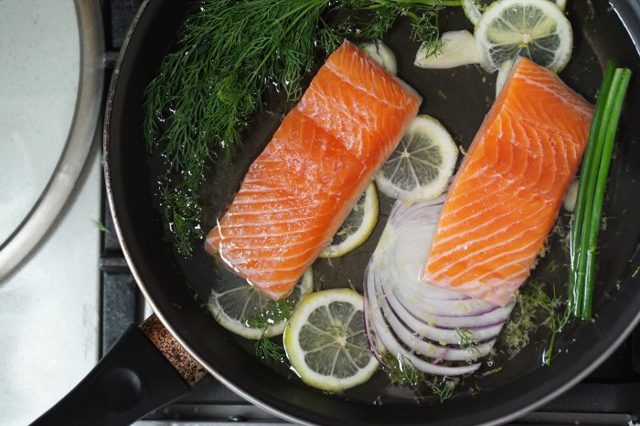 how to make poached salmon with dill sauce recipe