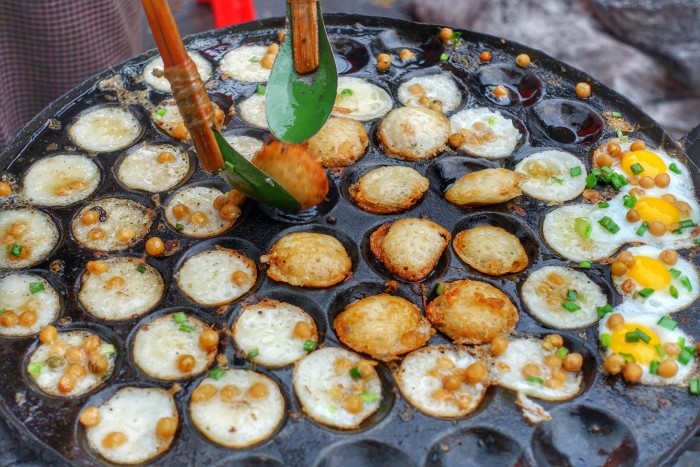 Mont Lin Ma Yar are a popular street snack.