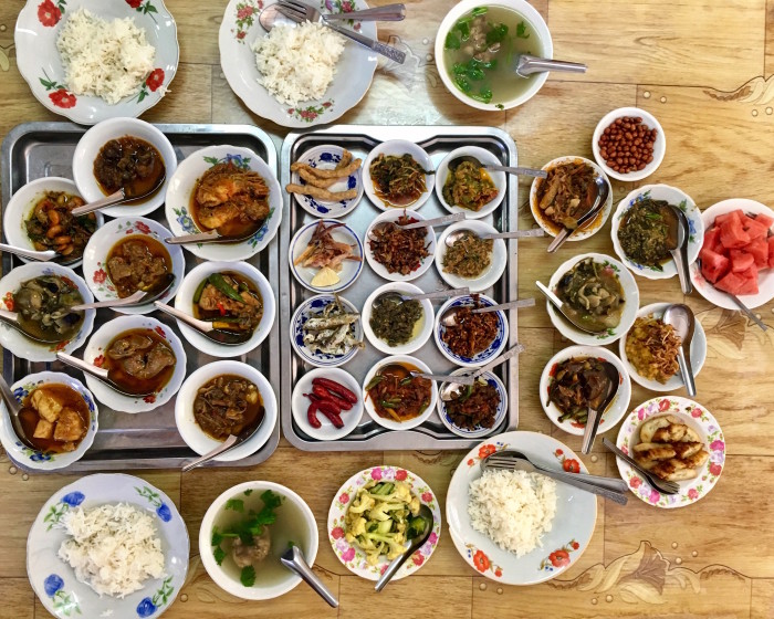 Rice and curries are often served as lunch and dinner in Myanmar.