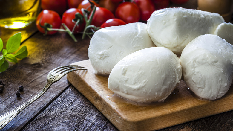 Fresh mozzarella on cutting board