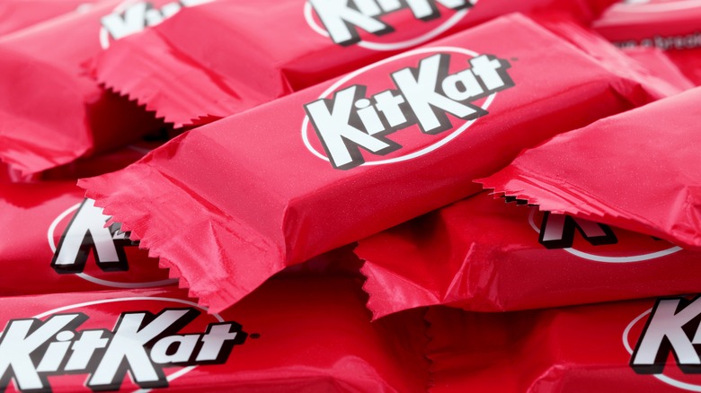Stack of scattered mini Kit Kat bars