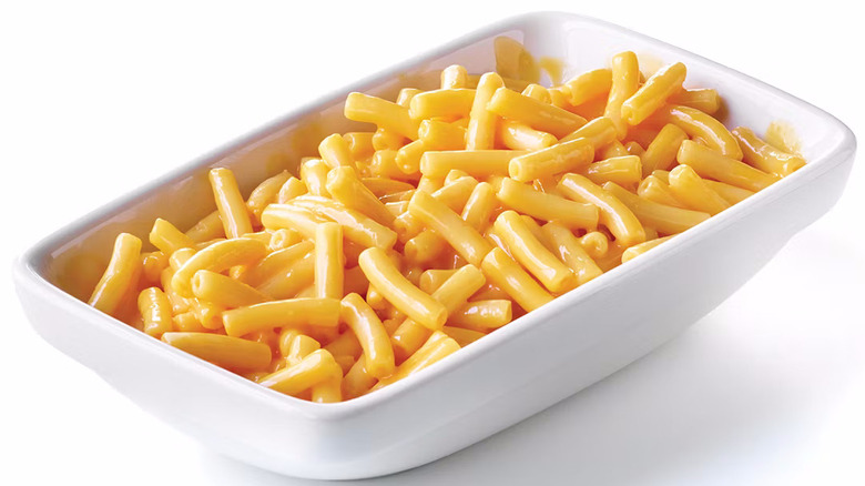 Dish of Applebee's mac and cheese