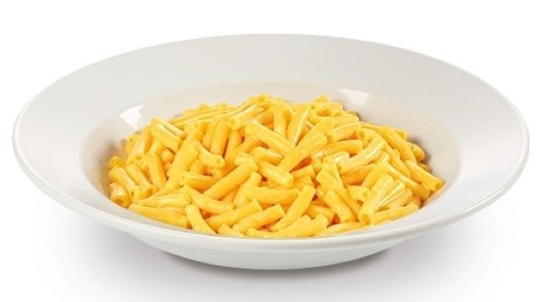 Dish of Denny's mac and cheese
