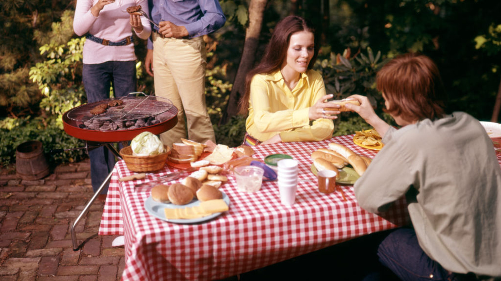 <a href="https://www.foodrepublic.com/2189943/classic-cookout-dishes-1970s/" target="_blank">10 Classic Dishes You’d See At Every ’70s Cookout</a>