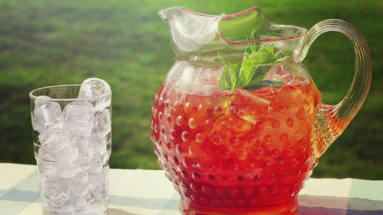 tea steeping 