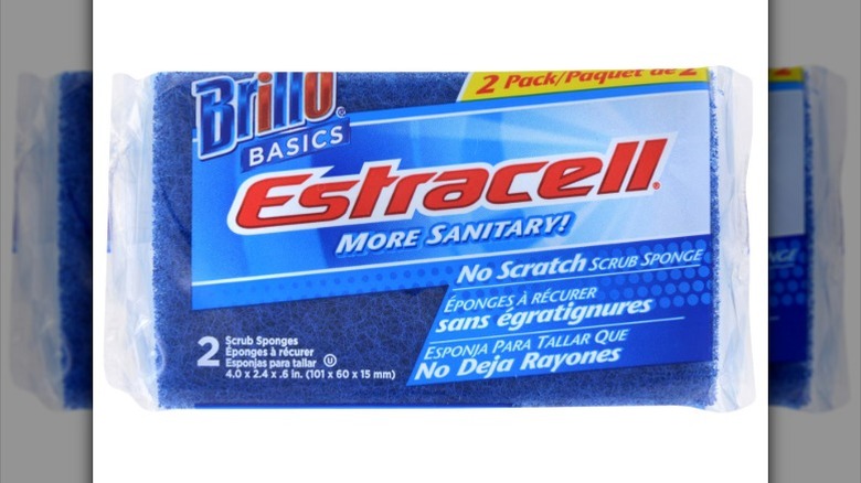A Brillo Basics Estracell sponge is displayed against a white background