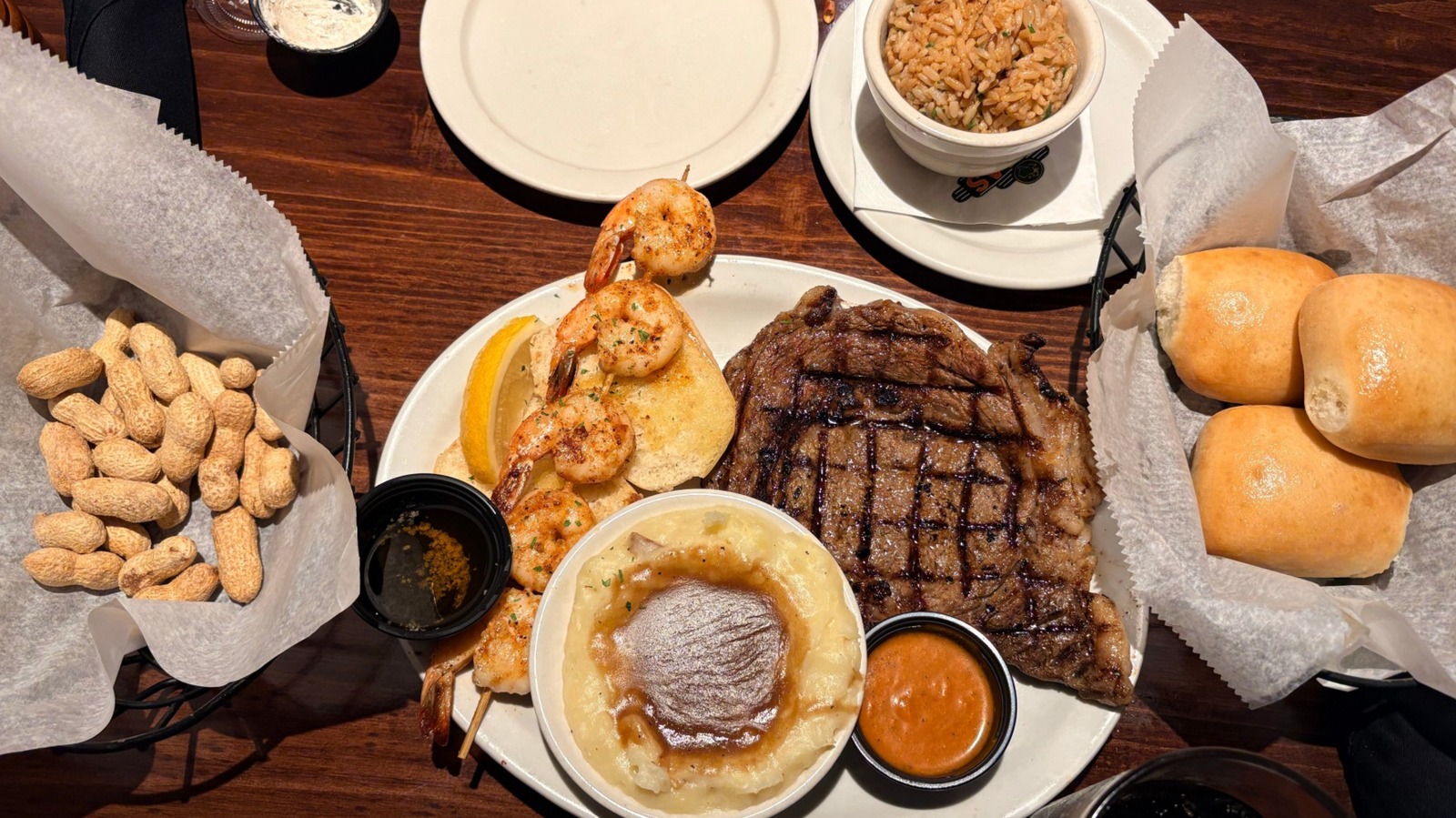 <a href="https://www.foodrepublic.com/2060796/ways-upgrade-texas-roadhouse-order/" target="_blank">10 Easy Ways To Upgrade Your Texas Roadhouse Order</a>