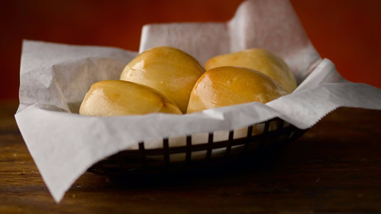 Basket of Texas Roadhouse rolls