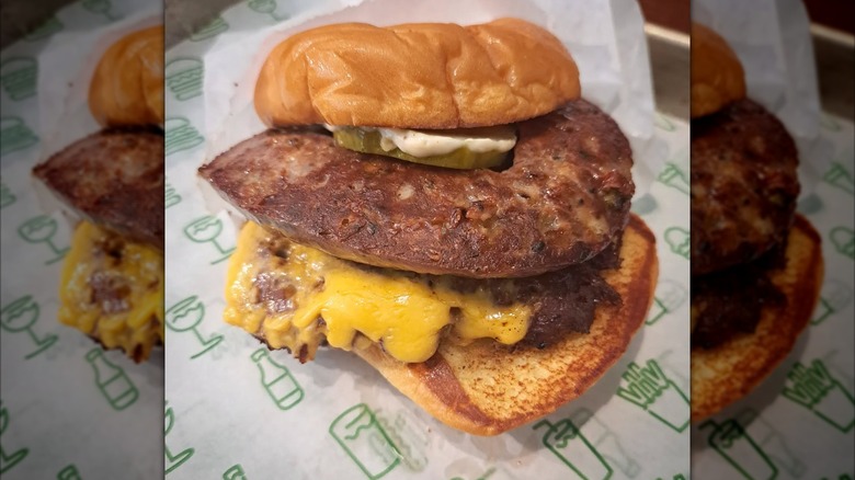 An image of the Triple Lockhart Link Burger