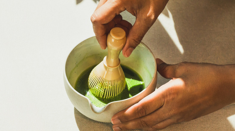 making a matcha latte