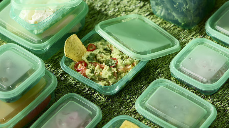 Green PRUTA containers storing food