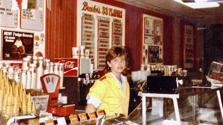 Employee behind the counter at a Bresler's 33 Flavors ice cream shop