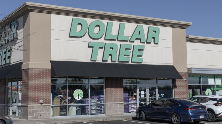 Dollar Tree storefront