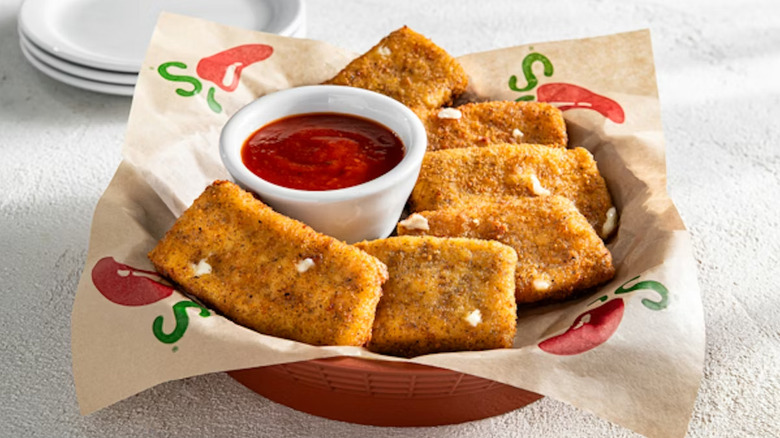 Basket of Chili's Fried Mozzarella with a cup of marinara sauce.