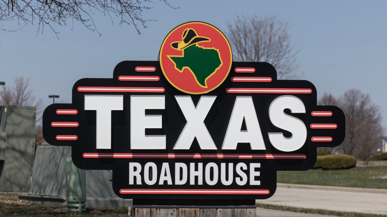 10 Reasons Texas Roadhouse Beats Outback And LongHorn Every Time