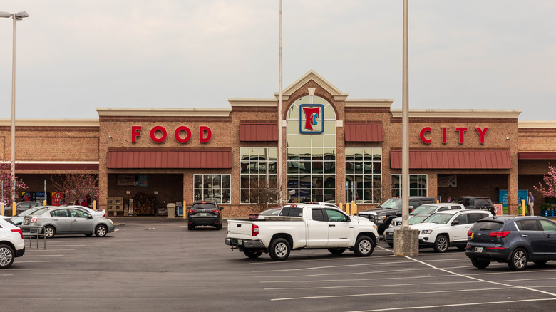 Exterior of a Food City market