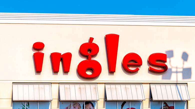 Exterior of an Ingles Market in North Carolina