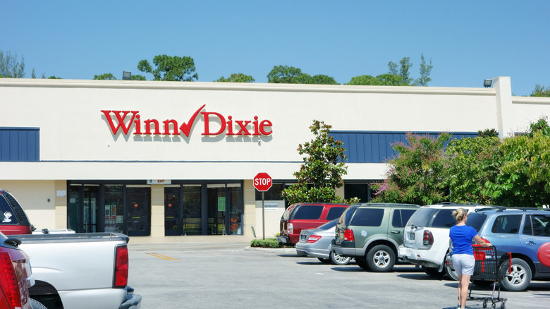 Exterior of a Winn-Dixie market
