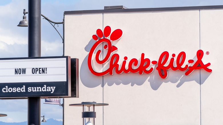 Sign outside a Chick-fil-A reminding it is closed sunday