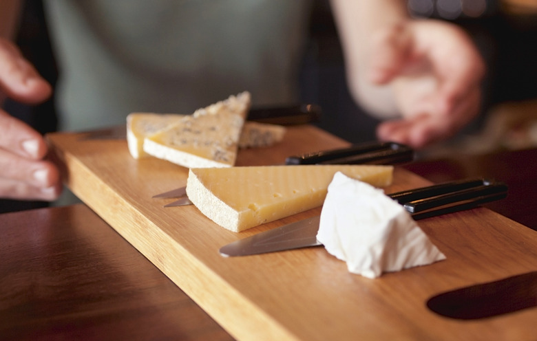 10 Tips To Make You A Cheese-Serving Expert