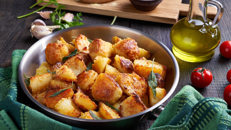 Roast potatoes with crunchy coating