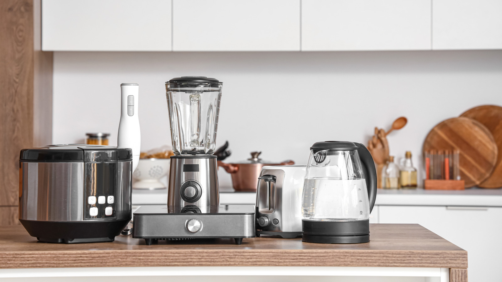 <a href="https://www.foodrepublic.com/2122954/unexpected-ways-to-use-everyday-kitchen-items/" target="_blank">10 Unexpected Ways To Use Everyday Kitchen Items</a>