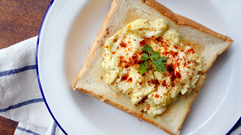 Smoked paprika with scrambled eggs on toast