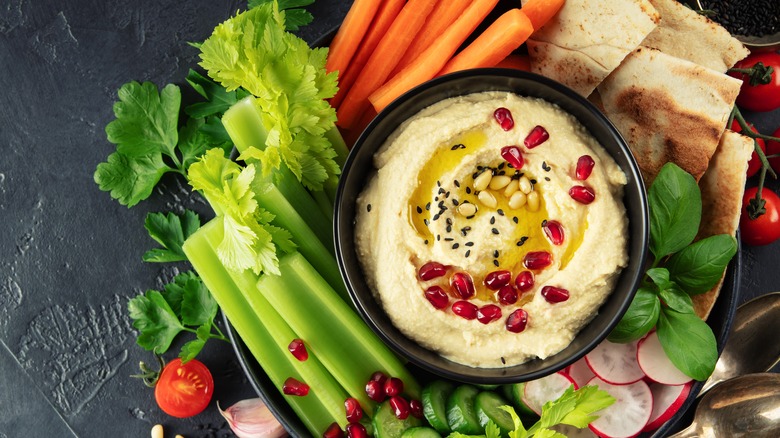 Hummus plater with fresh veggies and pita bread