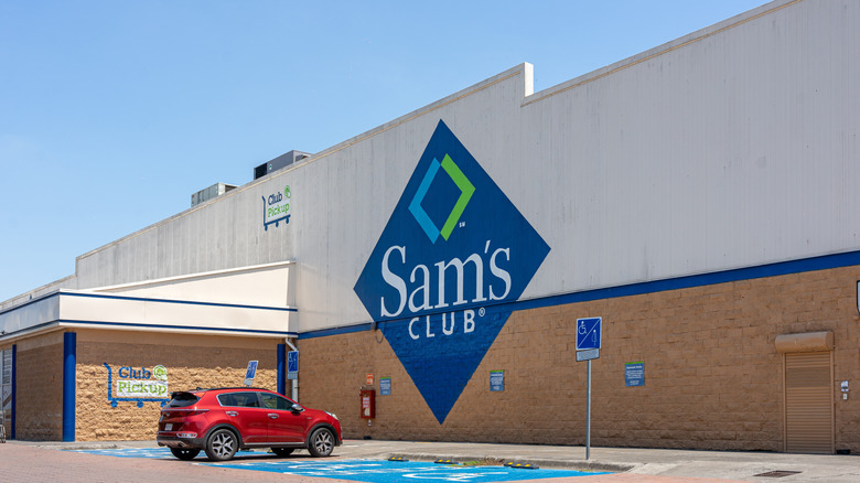 Sam's Club storefront.