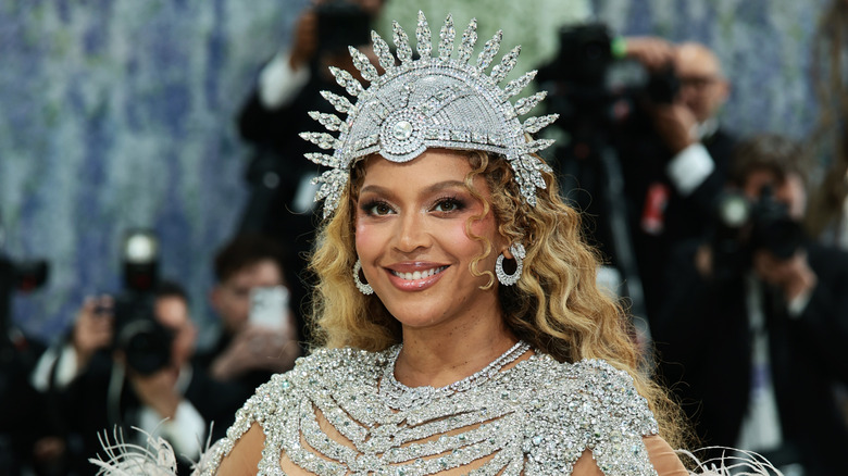 Beyoncé smiling on the Met Gala carpet