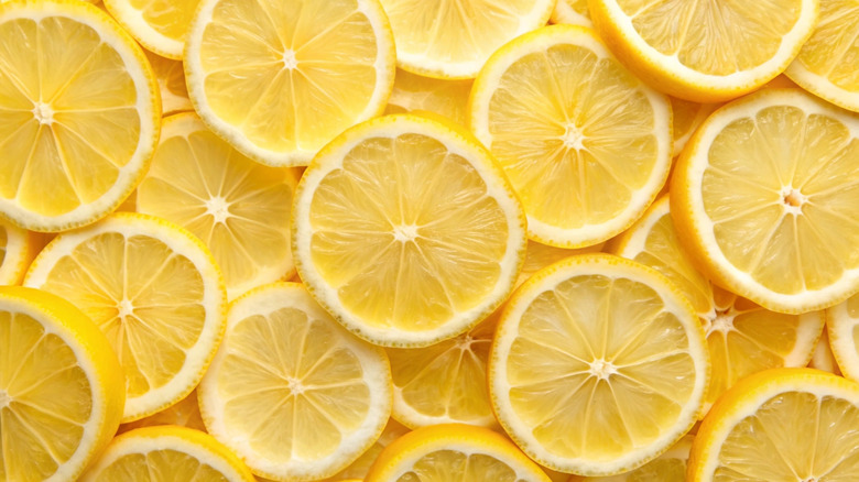 Overlapping slices of fresh lemons.