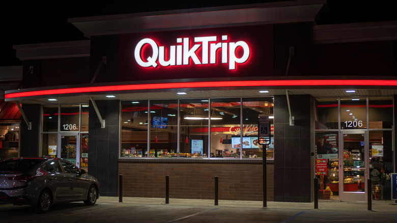 The outside of a QuikTrip at night