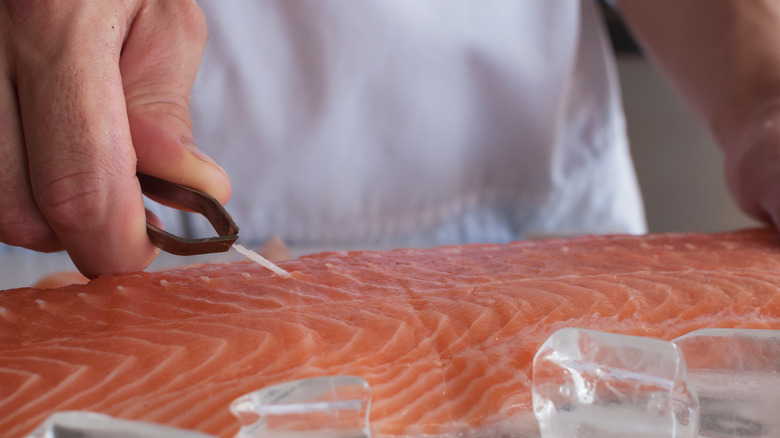 deboning salmon 
