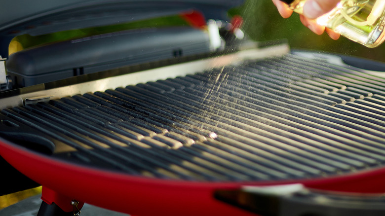 Seasoning grill with oil
