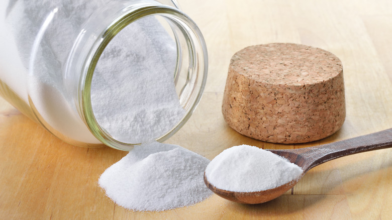 jar of baking powder