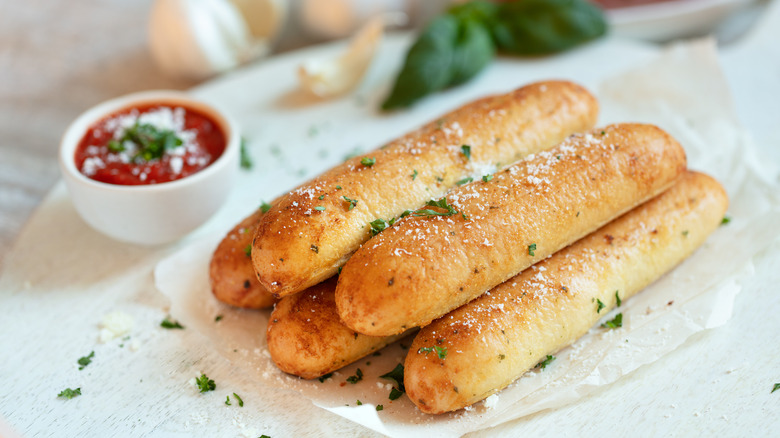 breadsticks and marinara sauce