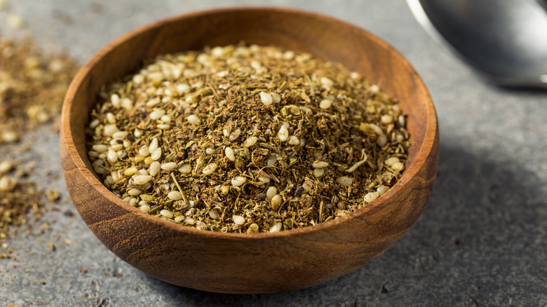 za'atar in wooden bowl