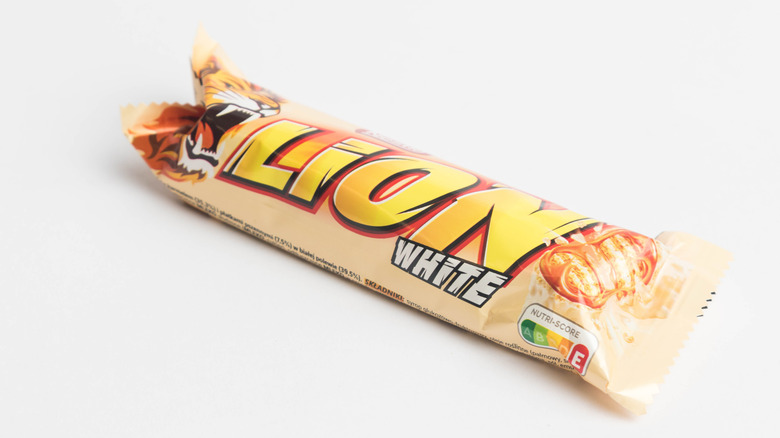 An unopened Lion White bar.