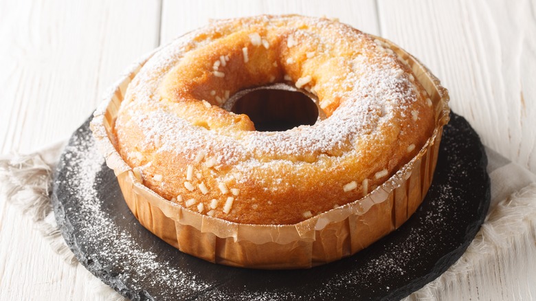 Ciambellone on serving tray