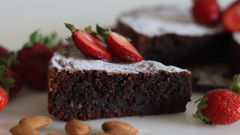Torta Caprese topped with strawberries