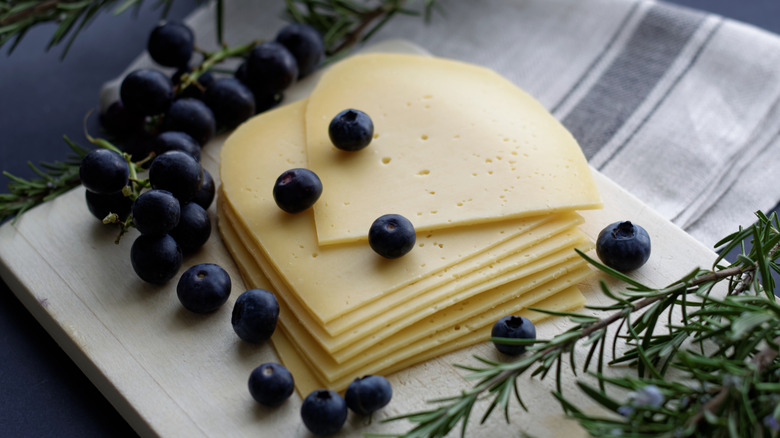 Blueberries and sliced Havarti.