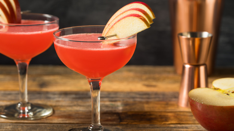 Jack rose cocktail with apple slices