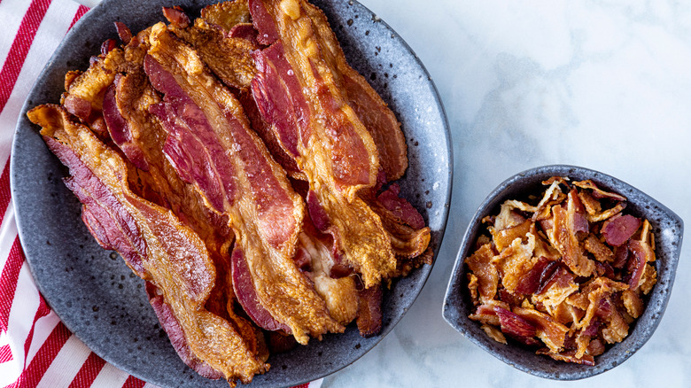 bacon strips and crumbles