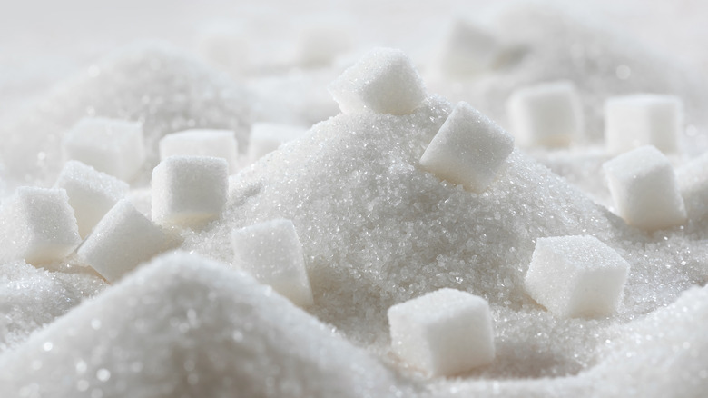 sugar and sugar cubes